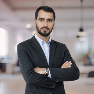 TecHippo Header Image inside office2 e1768601405177